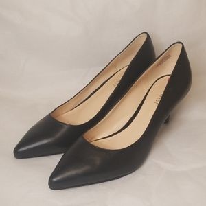 NINE WEST NW7NYDIA BLACK LEATHER SZ 6 LOW PUMPS